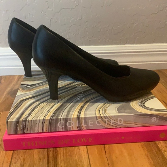 Clarks Heels - Picture 1 of 5